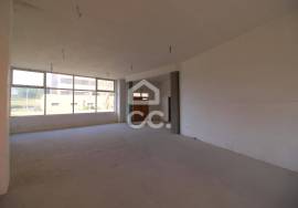 Downtown store with private garage, with excellent potential to grow your business