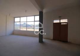 Downtown store with private garage, with excellent potential to grow your business