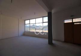 Downtown store with private garage, with excellent potential to grow your business