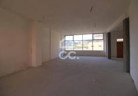 Downtown store with private garage, with excellent potential to grow your business