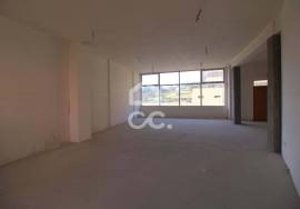 Downtown store with private garage, with excellent potential to grow your business
