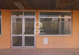 Downtown store with private garage, with excellent potential to grow your business