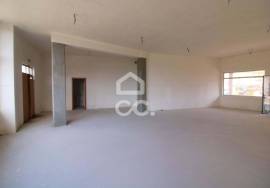 Downtown store with private garage, with excellent potential to grow your business