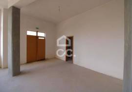 Downtown store with private garage, with excellent potential to grow your business