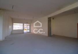 Downtown store with private garage, with excellent potential to grow your business