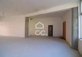 Downtown store with private garage, with excellent potential to grow your business