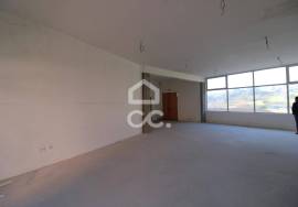 Downtown store with private garage, with excellent potential to grow your business