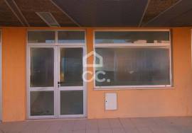 Downtown store with private garage, with excellent potential to grow your business