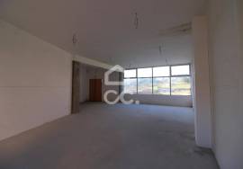 Downtown store with private garage, with excellent potential to grow your business