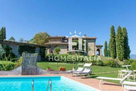 Renovated country house with pool