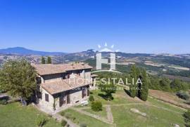 Renovated country house with pool