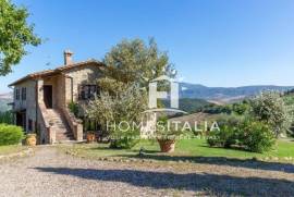 Renovated country house with pool