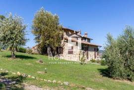 Renovated country house with pool