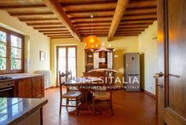 Renovated country house with pool