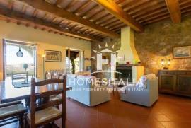 Renovated country house with pool