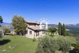 Renovated country house with pool
