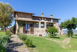 Renovated country house with pool