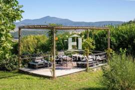 Renovated country house with pool