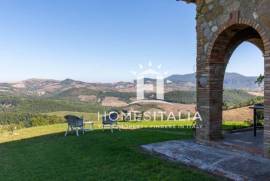 Renovated country house with pool