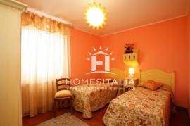 Beautifully renovated complex with pool