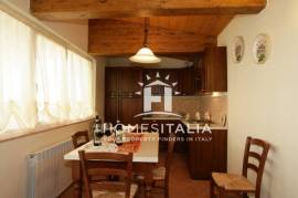 Beautifully renovated complex with pool
