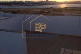 2 bedroom townhouse with 1 bedroom apt sea and river views