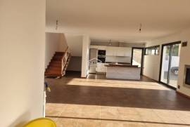 Spacious 3-Bedroom Villa in São Roque