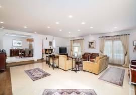 Luxury 5 Bedroom Villa in Quinta da Beloura: The Perfect Home for Your Family