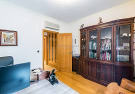 Luxury 5 Bedroom Villa in Quinta da Beloura: The Perfect Home for Your Family