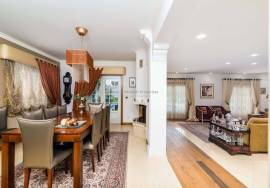Luxury 5 Bedroom Villa in Quinta da Beloura: The Perfect Home for Your Family
