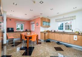 Luxury 5 Bedroom Villa in Quinta da Beloura: The Perfect Home for Your Family