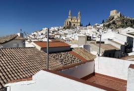 Perfect Picture Postcard View Townhouse