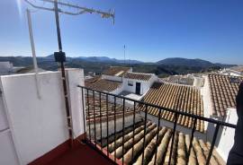 Perfect Picture Postcard View Townhouse