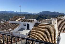 Perfect Picture Postcard View Townhouse