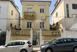 Detached house consisting of 2 dwellings