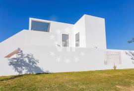 VILAMOURA - 3 BEDROOM  LUXURY VILLA - JACUZZI - SAUNA - GARAGE - GARDEN