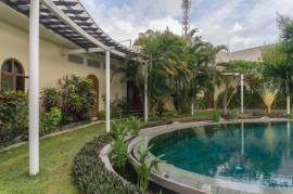 Luxury 5 Bed Villa Costa Plenty Bed and Breakfast For Sale in Sanur Bali