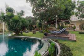 Luxury 5 Bed Villa Costa Plenty Bed and Breakfast For Sale in Sanur Bali