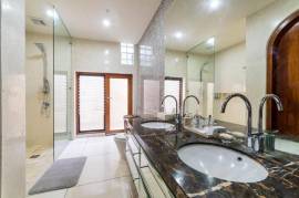 Luxury 5 Bed Villa Costa Plenty Bed and Breakfast For Sale in Sanur Bali