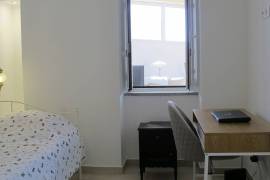 Excellent 2 Bed Apartment For Sale In Cortes do Meio