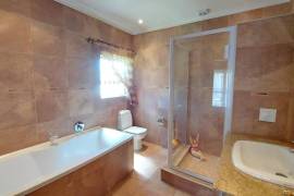 Luxury 4 Bed Villa For Sale in Vanderbijlpark South