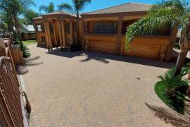 Luxury 4 Bed Villa For Sale in Vanderbijlpark South