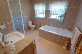 Luxury 4 Bed Villa For Sale in Vanderbijlpark South