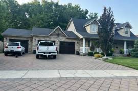 Stunning 4 Bed House For Sale in Strathroy Ontario