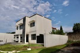 Luxury 6 Bed Villa For Sale in Binan Laguna The