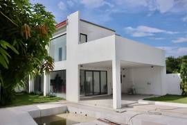Luxury 6 Bed Villa For Sale in Binan Laguna The