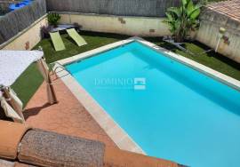 Detached house with pool and chill out