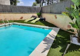 Detached house with pool and chill out
