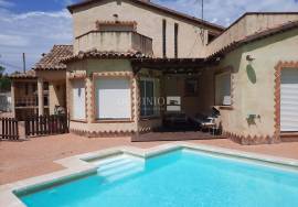Detached house with pool and chill out
