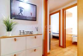 Modern flat with swimming pool, parking, storage room and tourist licence.